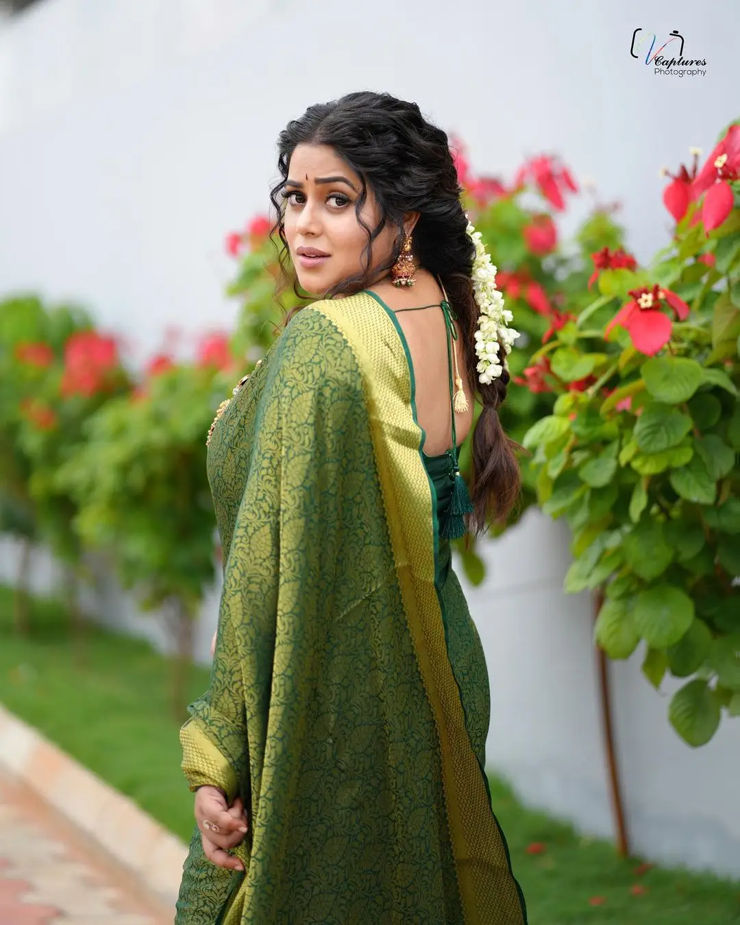 SOUTH INDIAN ACTRESS POORNA STILLS IN GREEN SAREE 9